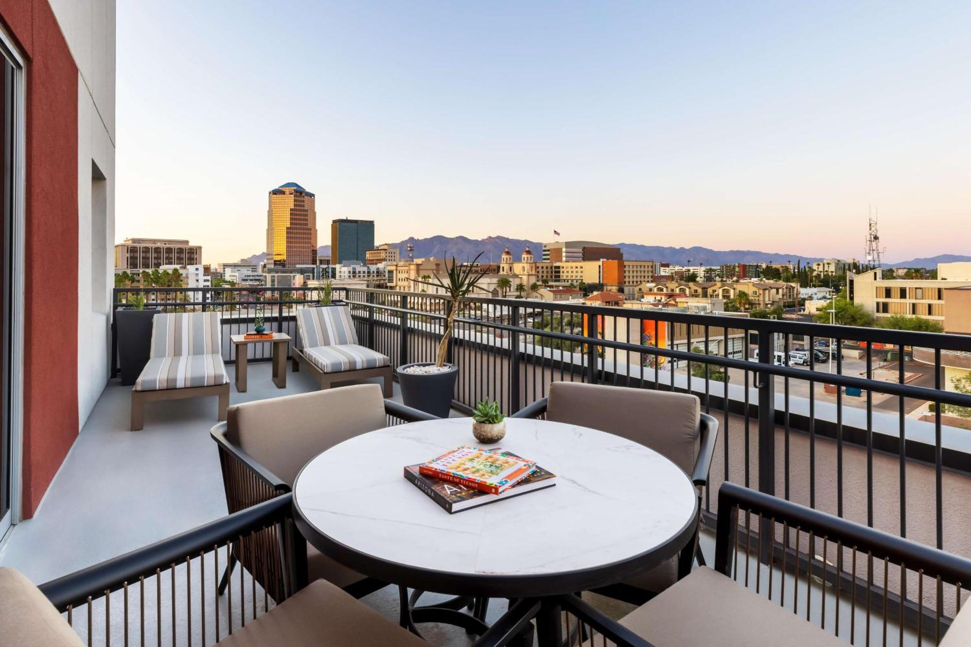 Doubletree By Hilton Tucson Downtown Convention Center Hotel Exterior photo